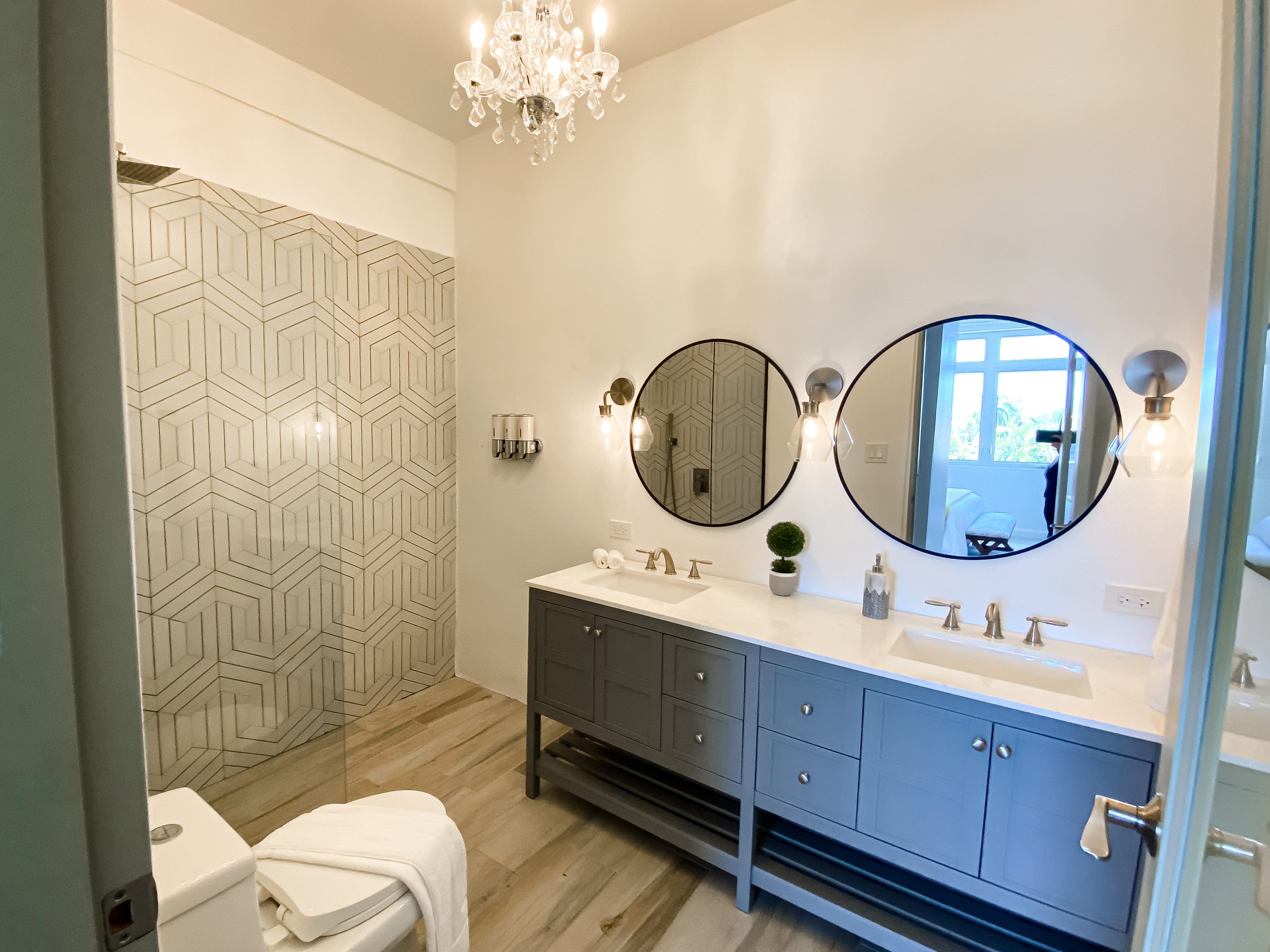 two patrons enjoy cocktails poolside